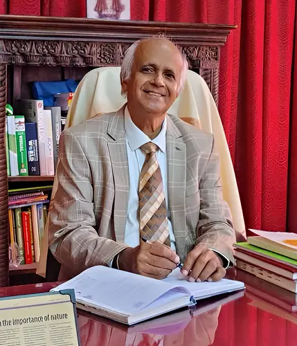 Prof.-Desmond-T-S-Fullinfaw