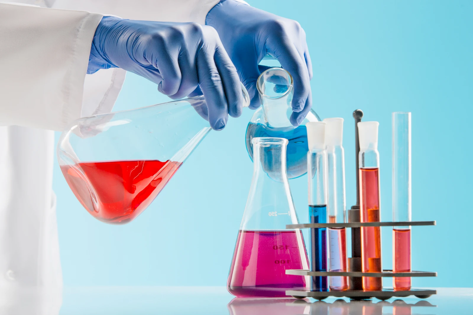 experiments-chemistry-lab-conducting-experiment-laboratory.1600x0